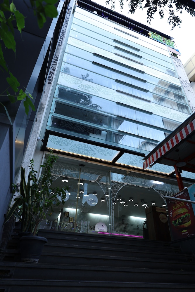 Mango Hotels - Purple Brigade 3/50
