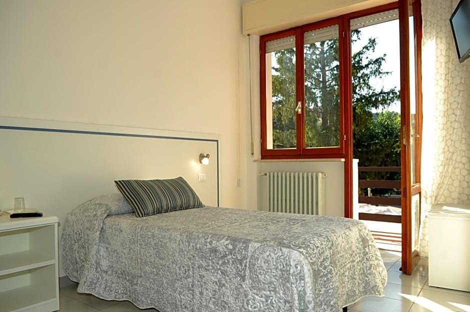 Albergo Ester Di Fossi Laura 12/41
