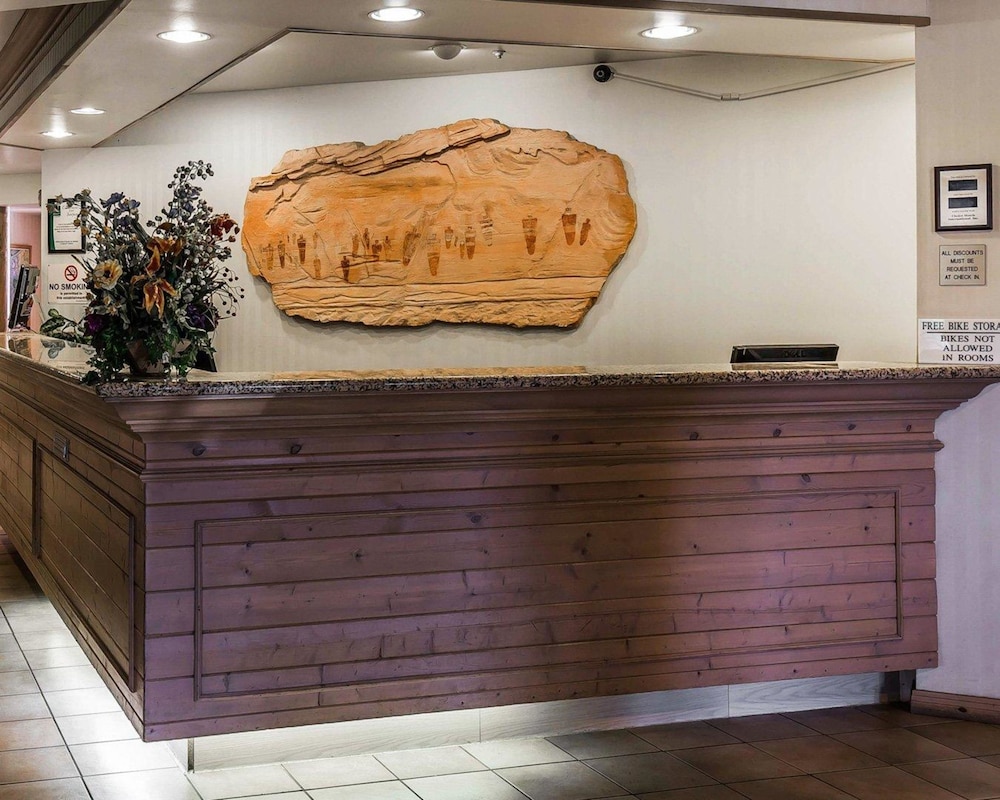 Quality Suites Moab near Arches National Park 8/42