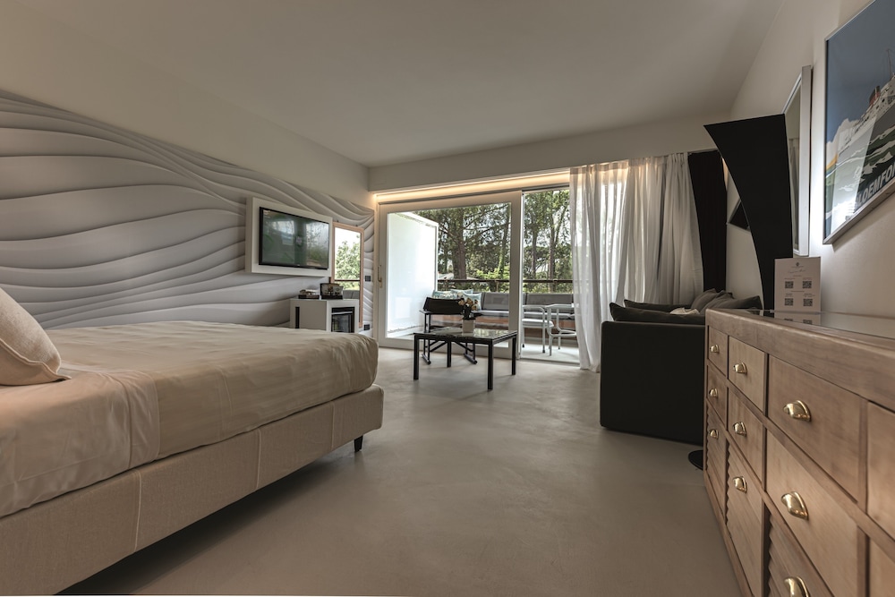 Augustus Hotel and Resort 15/49