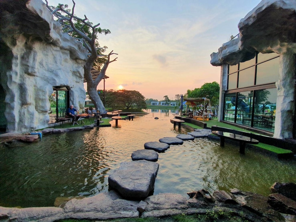 I View Park Resort 18/71