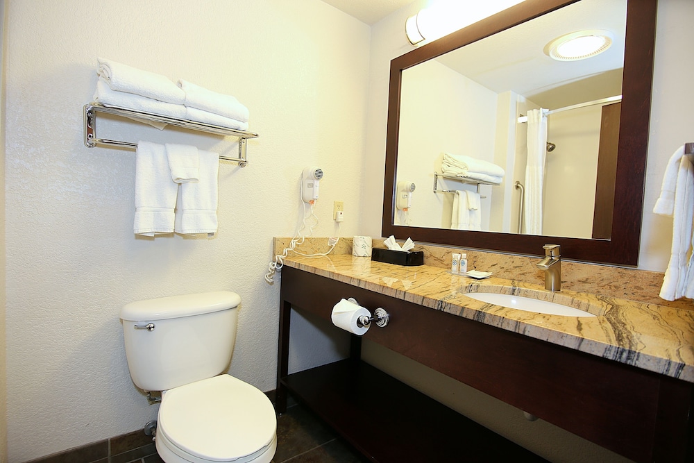Comfort Inn & Suites Ashland, OR 35/40