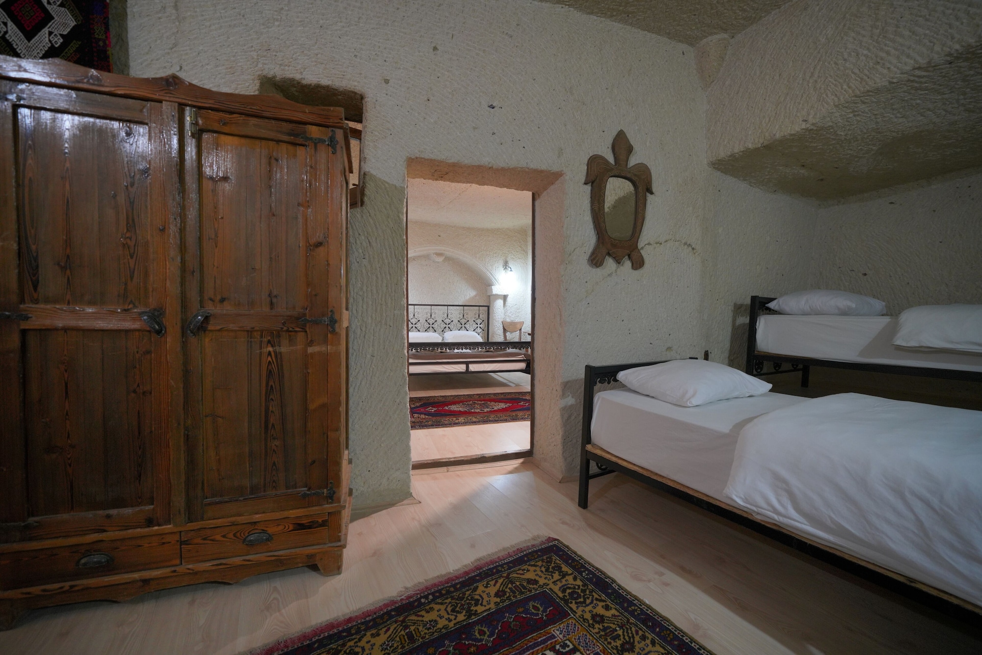 CAVE, FAMILY SUITE
