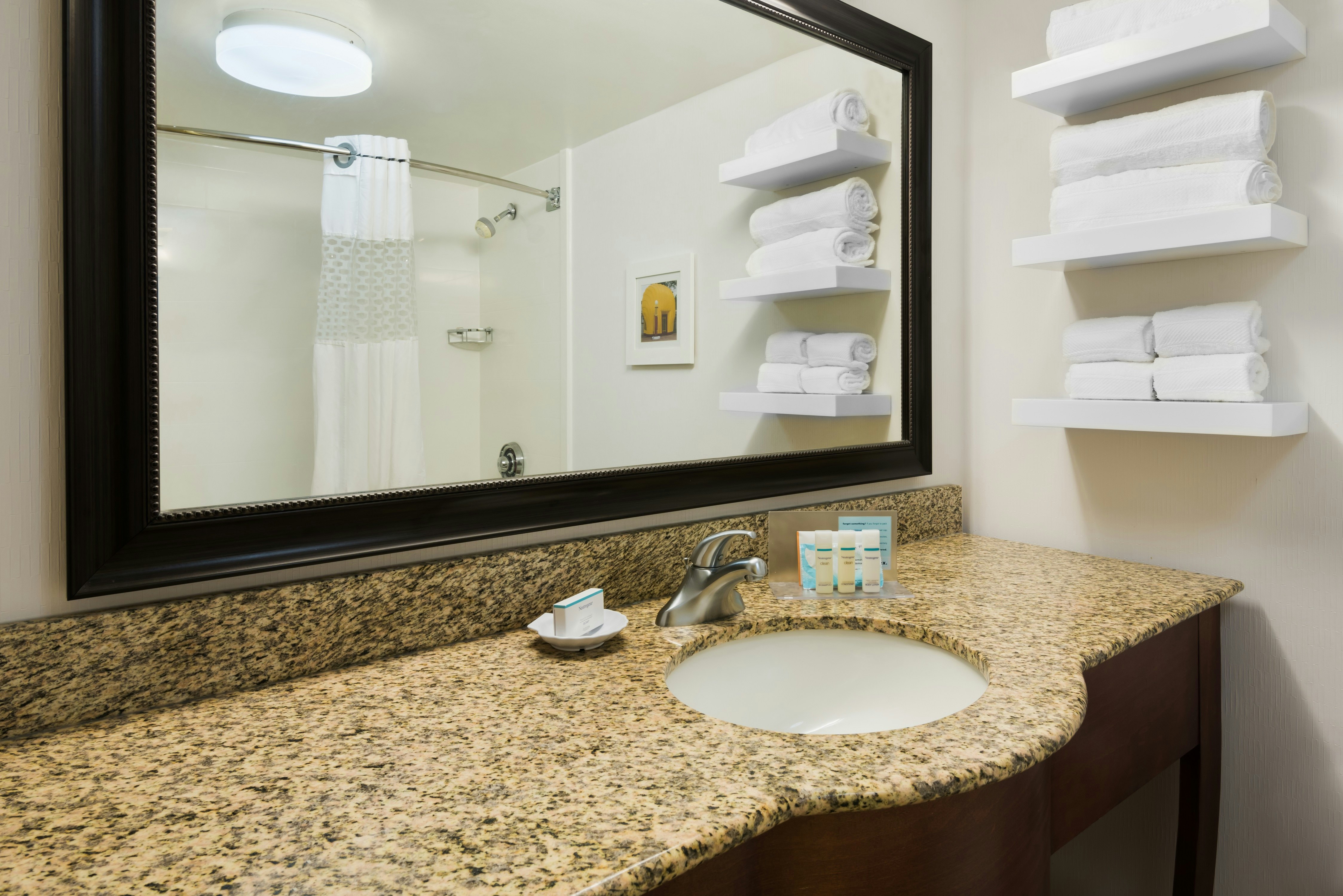 غرفة قياسية بسرير كينج، Hampton Inn Raleigh/Cary 4/4