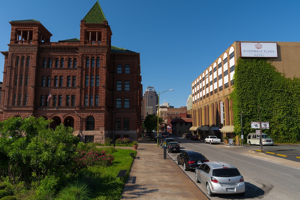 Riverwalk Plaza Hotel 41/50