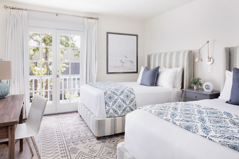 UPSTAIRS, DELUXE, 2 DOUBLE BEDS
