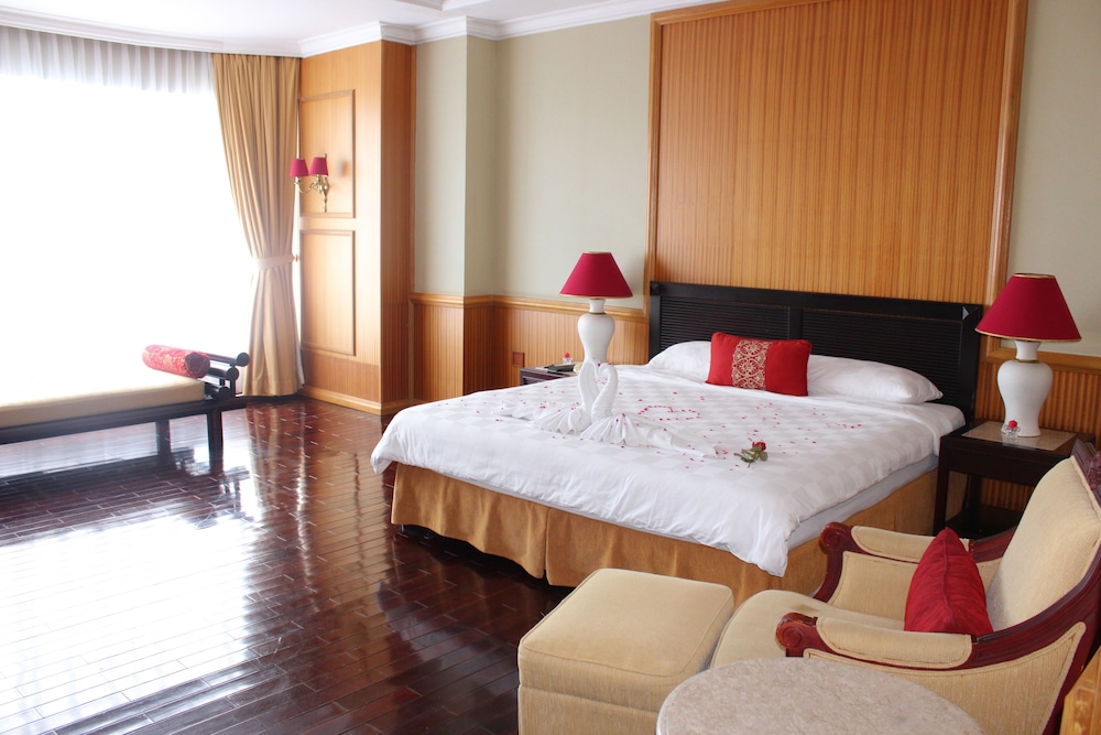 Deluxe, King Bed, GRAN SENYIUR HOTEL 3/4