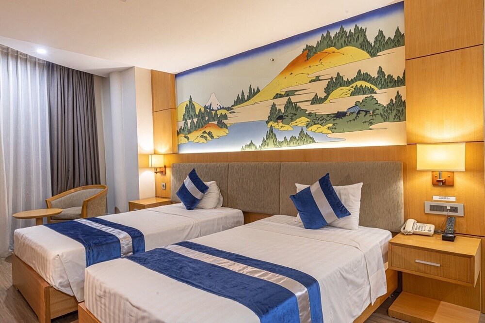 LUXURY, TWIN BEDS
