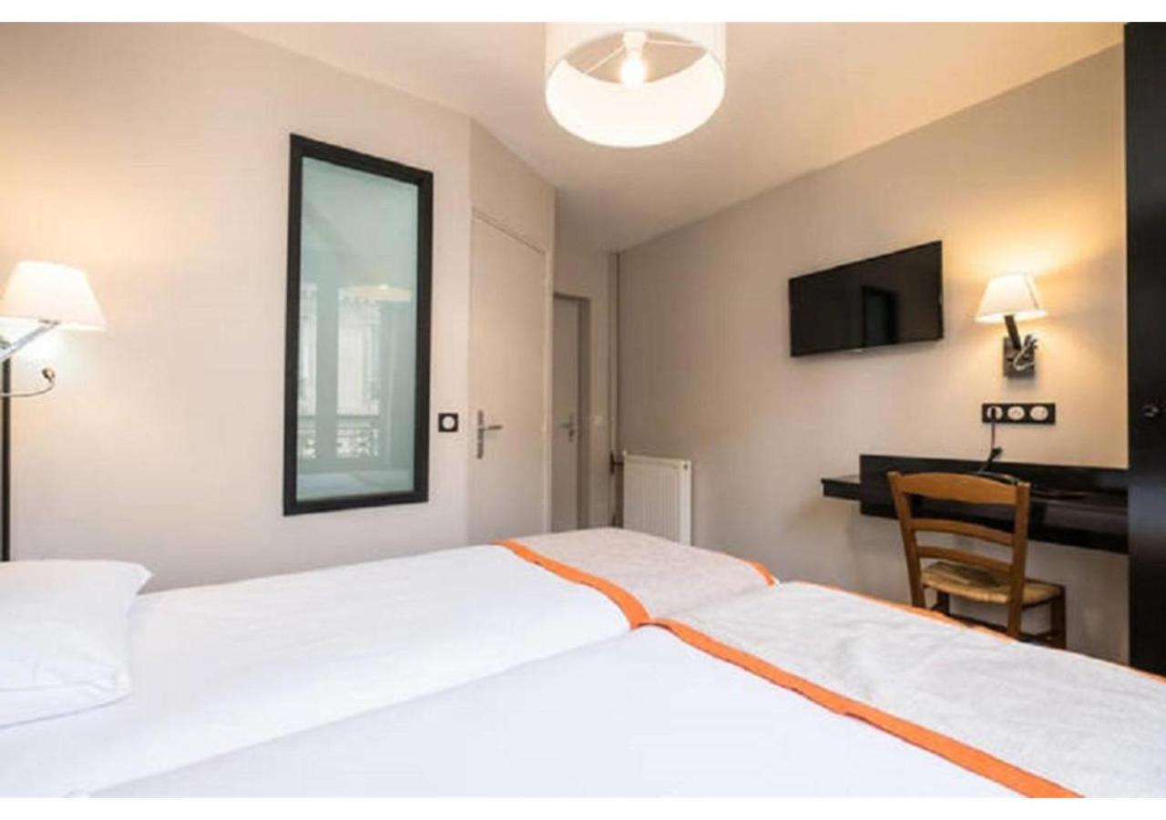 Room, Twin Beds, Private Bathroom