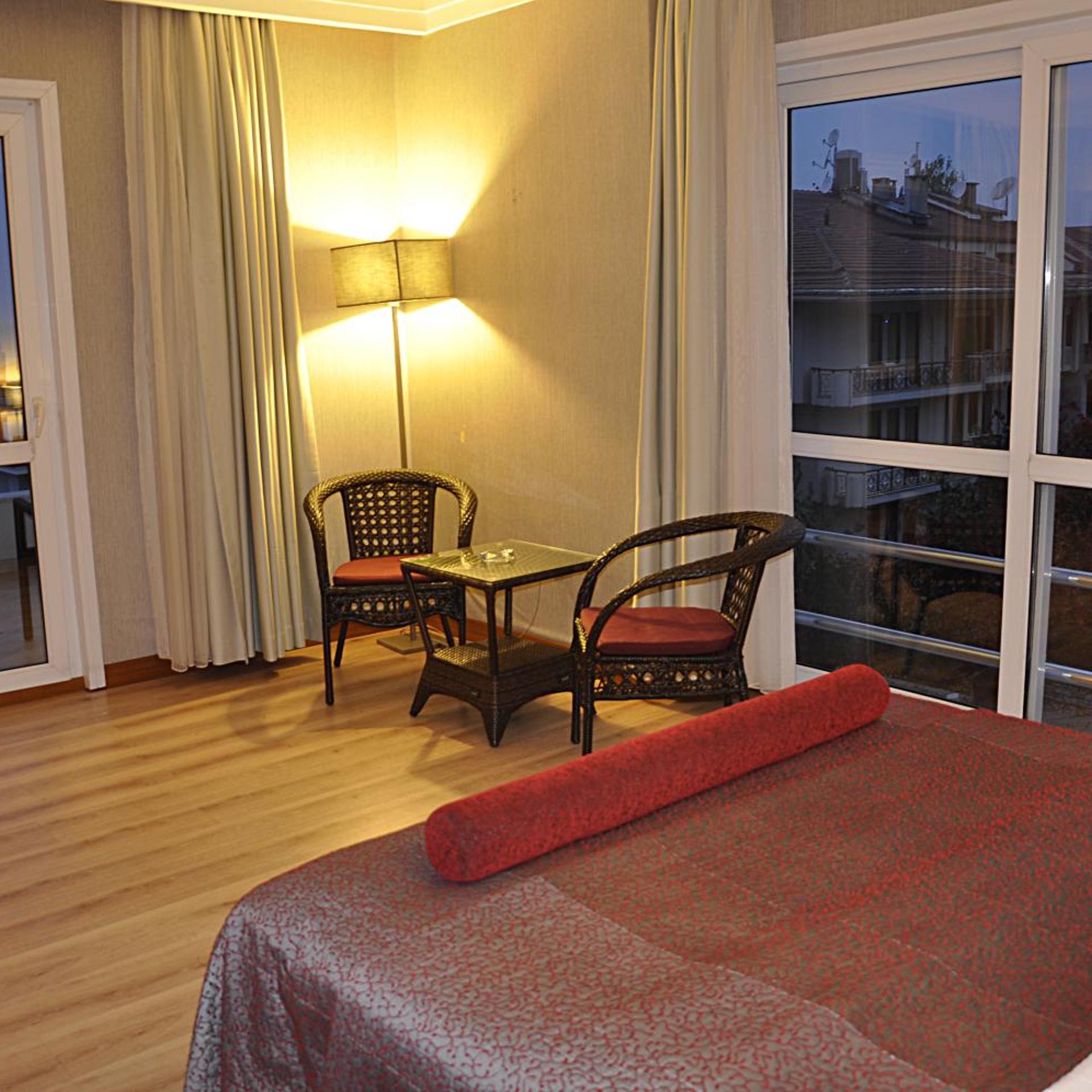 Island Hotel 24/43