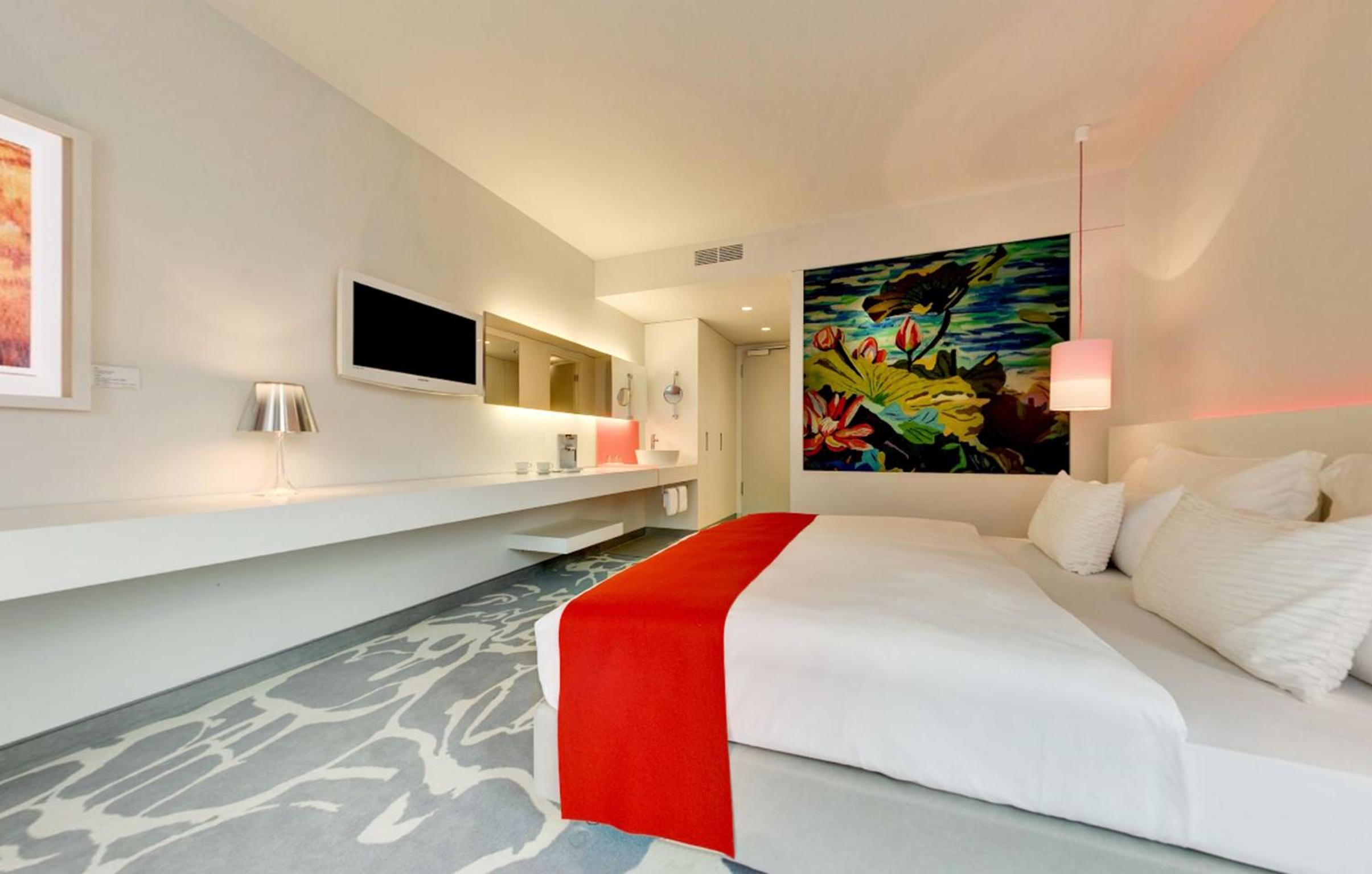 Art, Double Bed