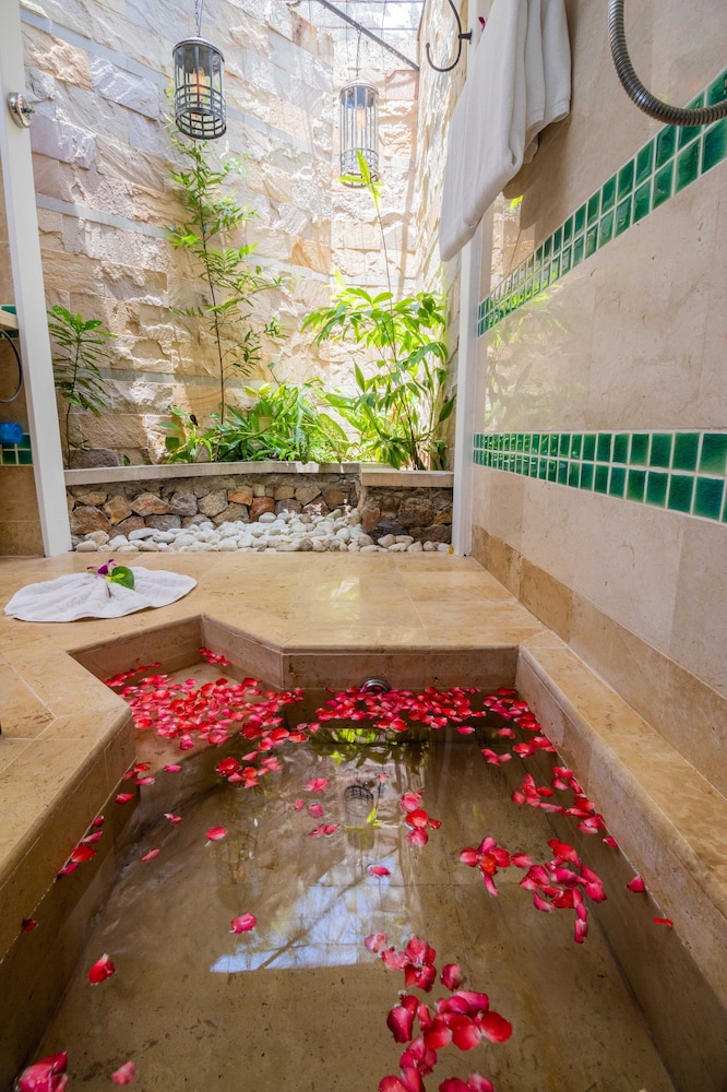Anavana Beach Resort 30/50