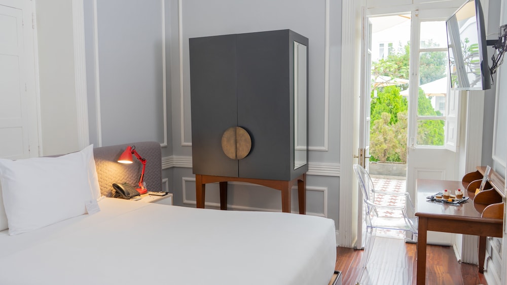 ROOM, DOUBLE BED