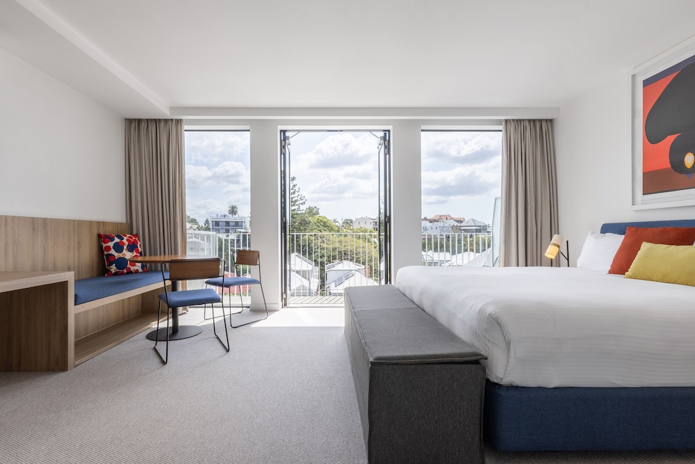 The Johnson Brisbane - Art Series 13/77