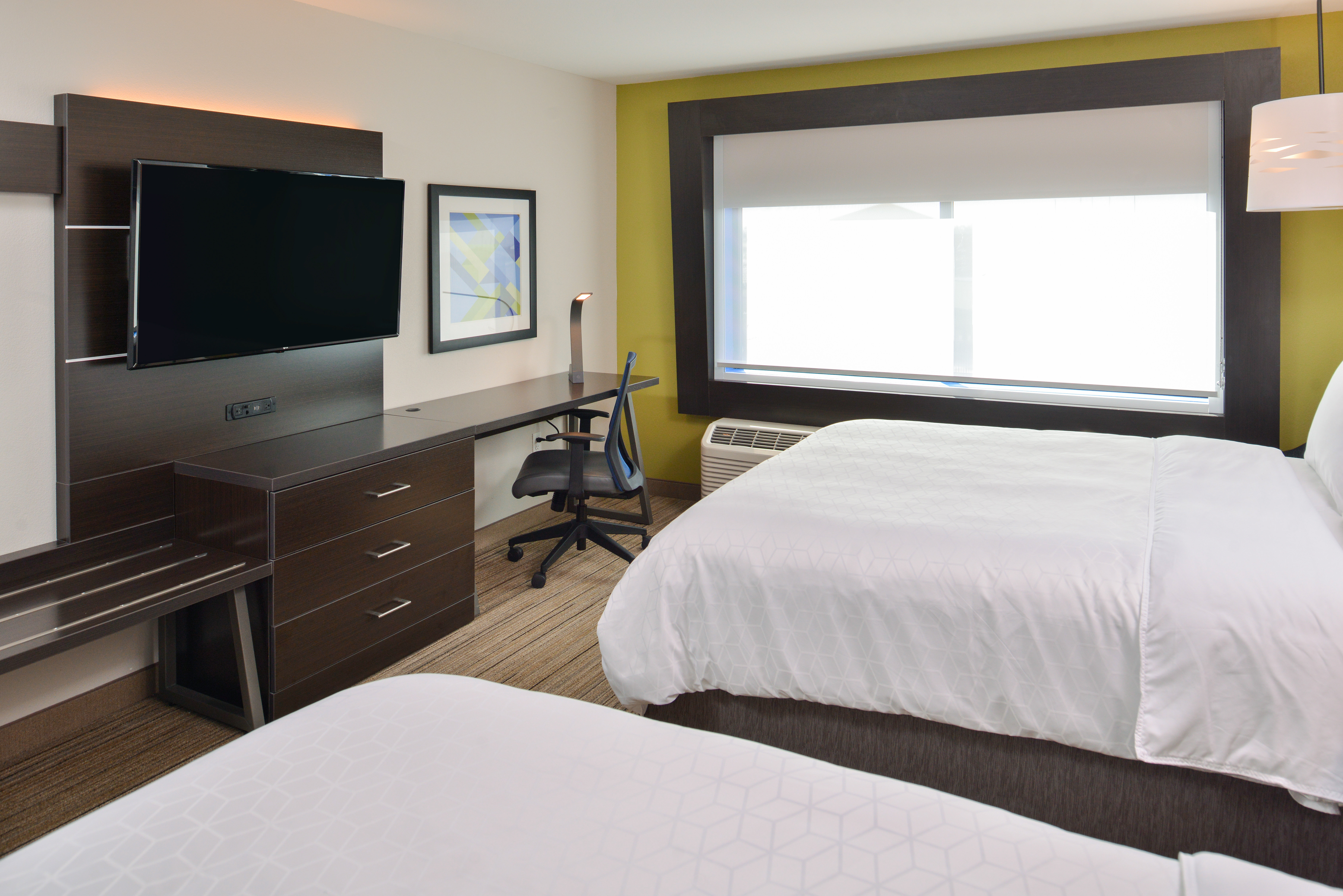 Holiday Inn Express & Suites Olathe West 16/60