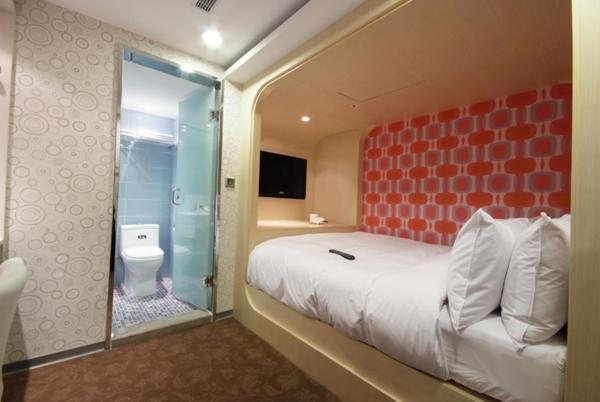 Room, Double Bed, No Window, Small