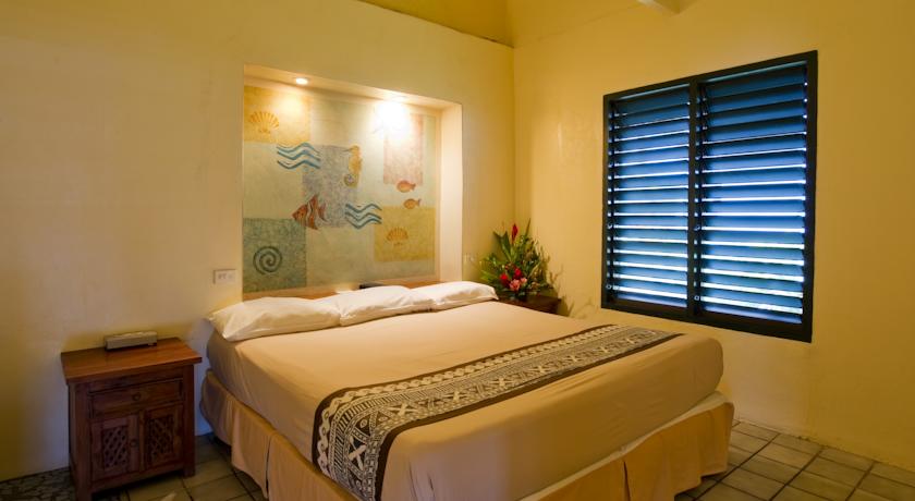 2 Bedroom Deluxe Beachfront Bure