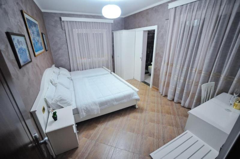 Room, Triple, Double Bed