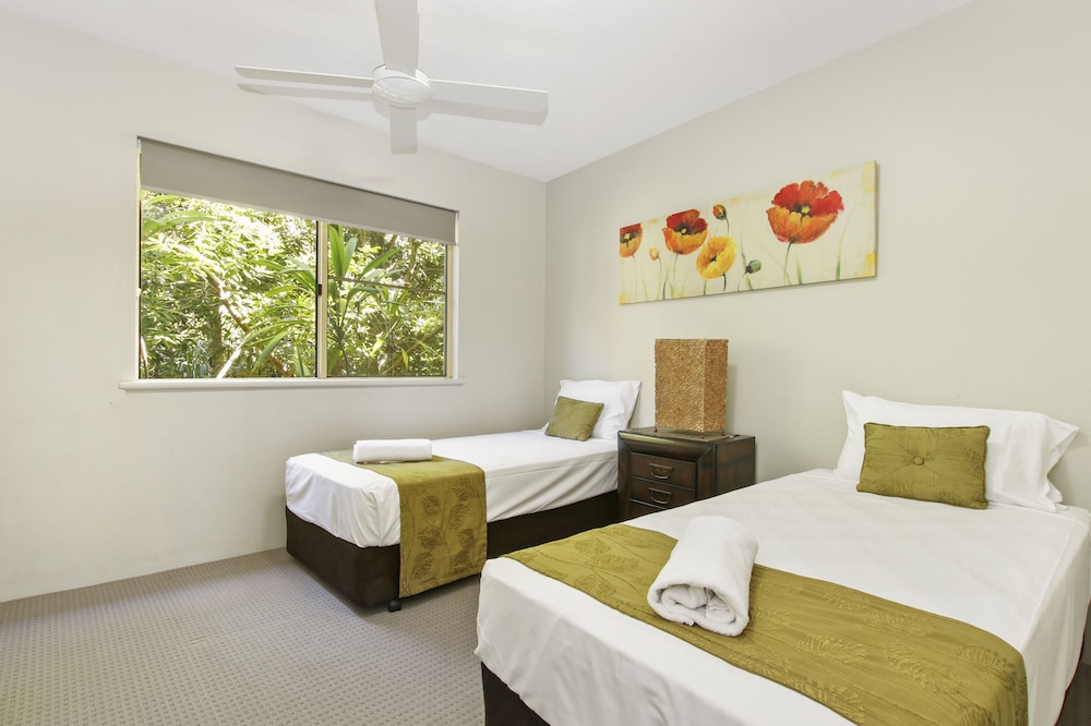 Headland Beach Resort 7/69