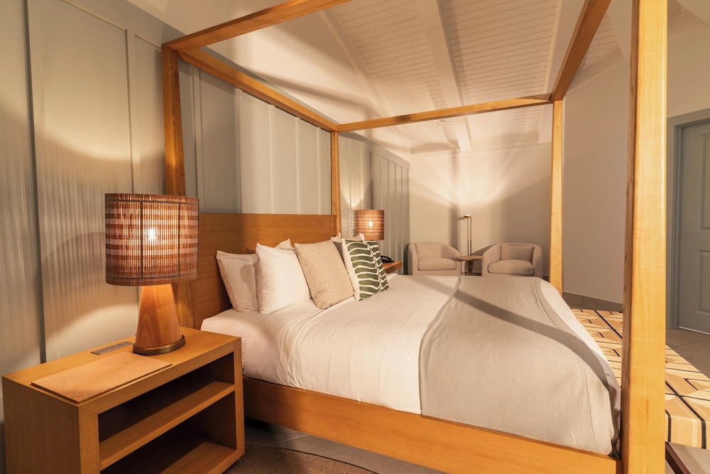 Suite, King Bed, Tropical View