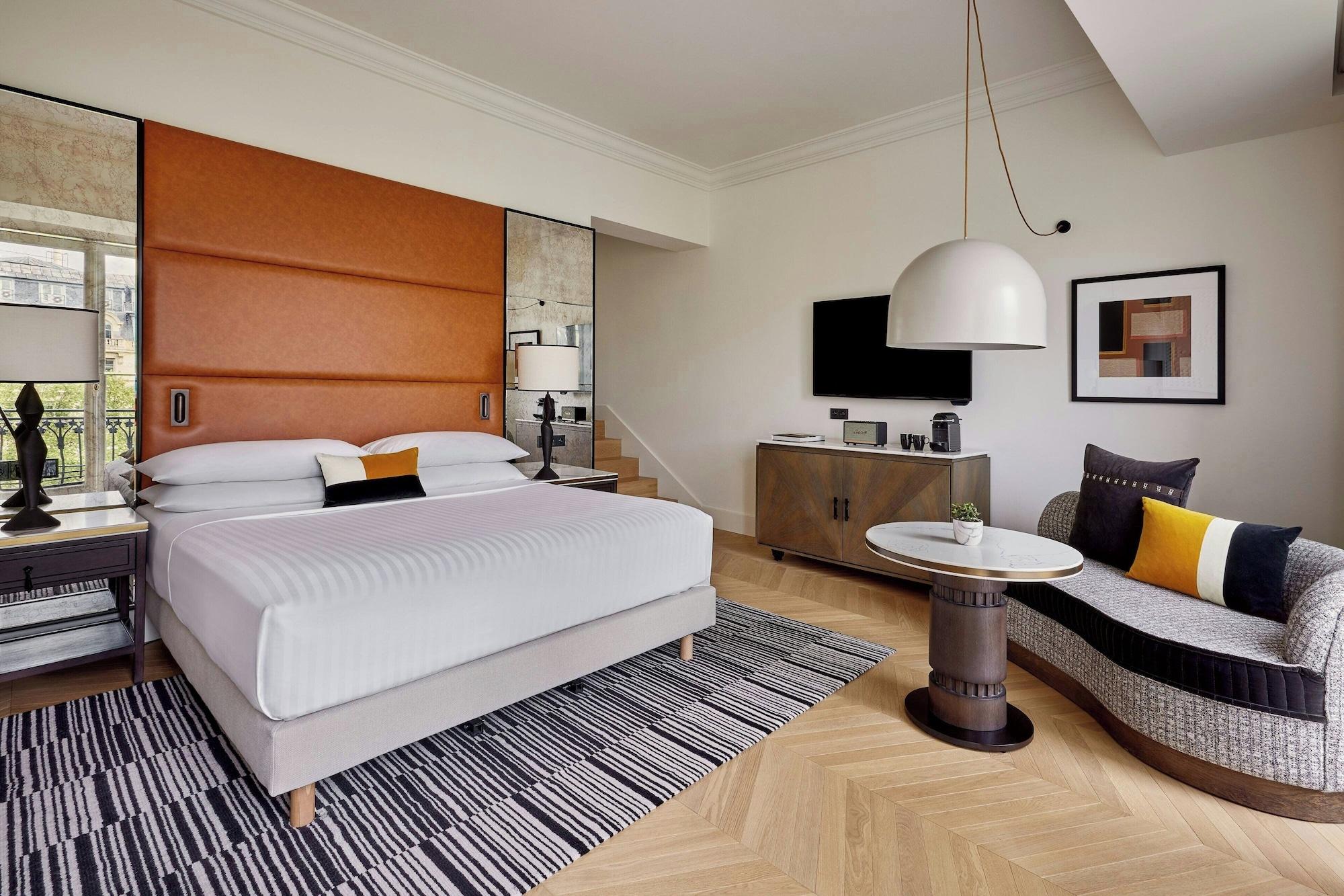 Room, Champs Elysees View