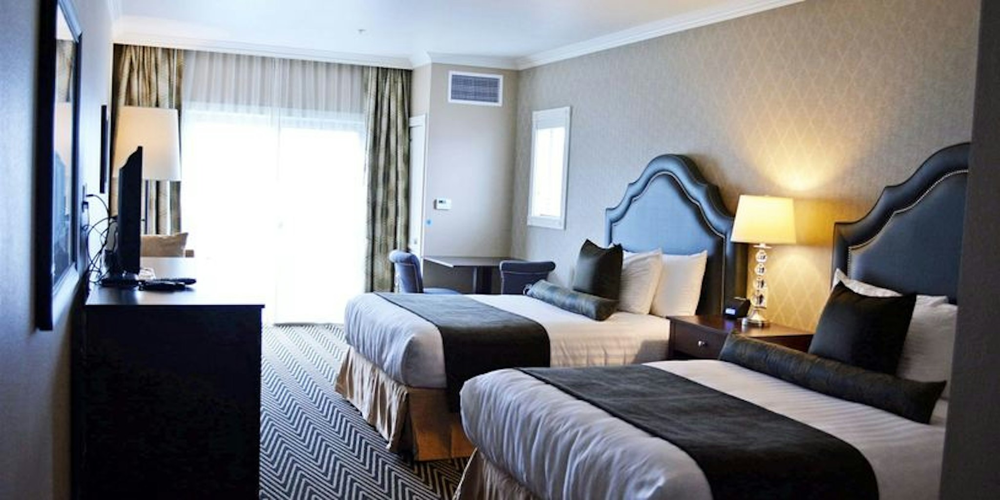 Majestic Inn & Spa 18/80