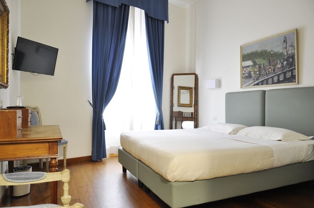 CLASSIC, DOUBLE OR TWIN BED, BALCONY