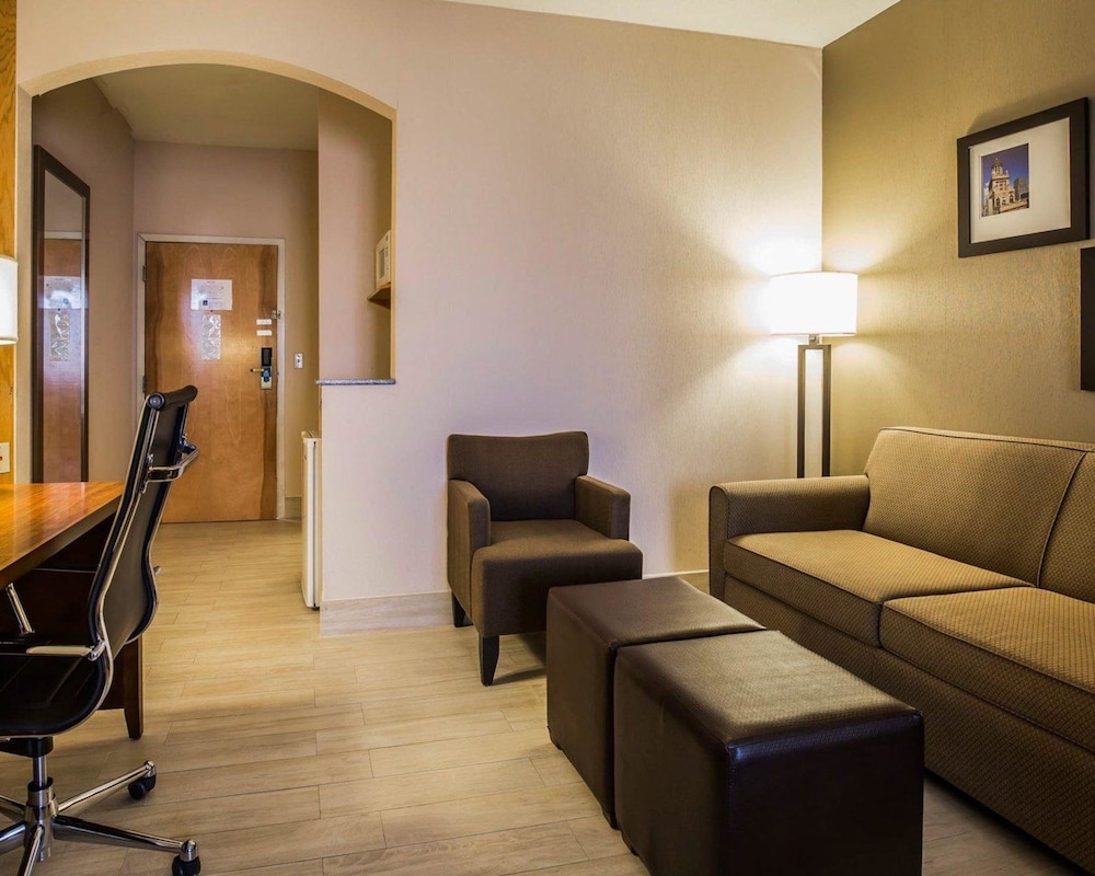 Spark by Hilton Stafford Sugar Land 22/40