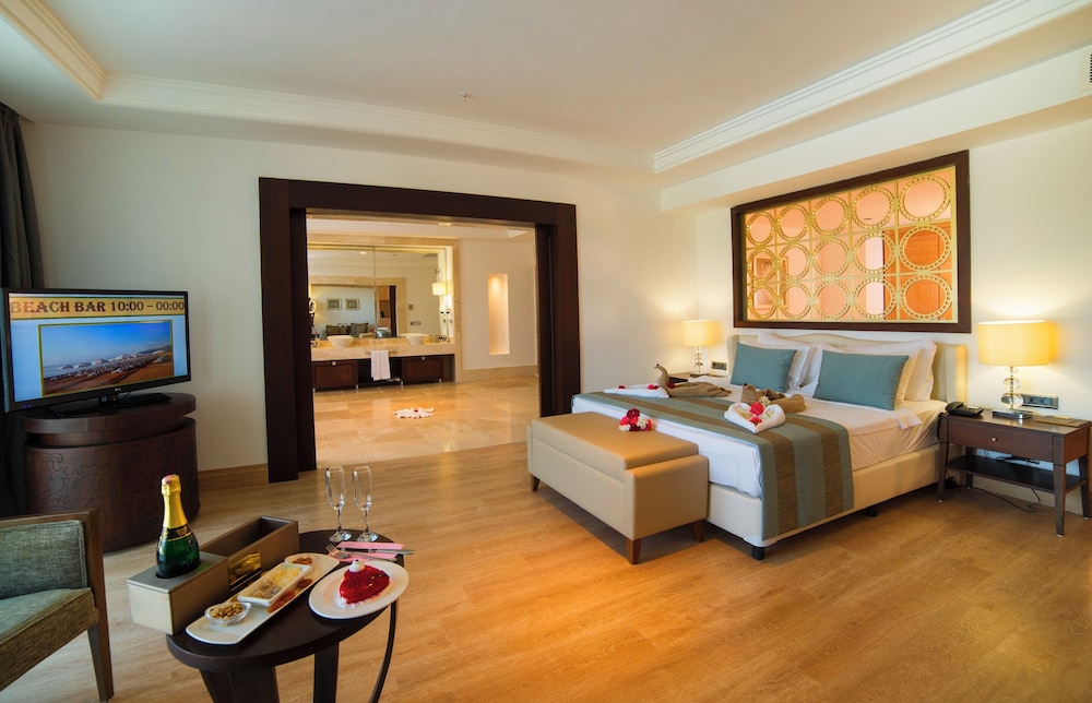 HONEYMOON EXECUTIVE SUITE