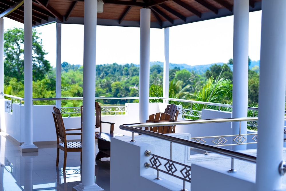 Dazzling Villa 37/54