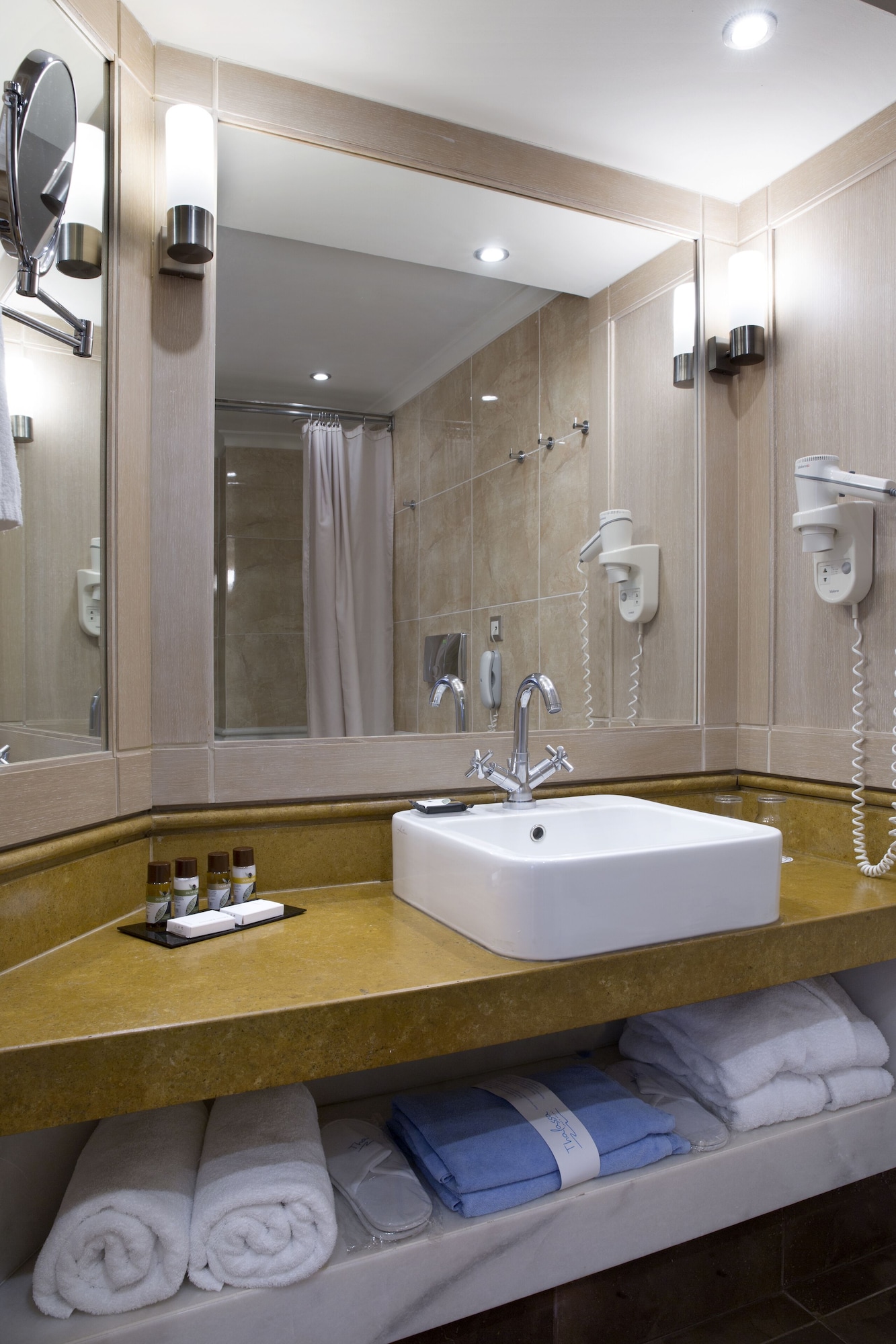 غرفة بسرير مزدوج بإطلالة على البحر، Thalassa Beach Resort - Adults Only 3/7