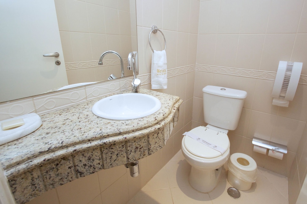 Bristol International Airport Hotel 50/50