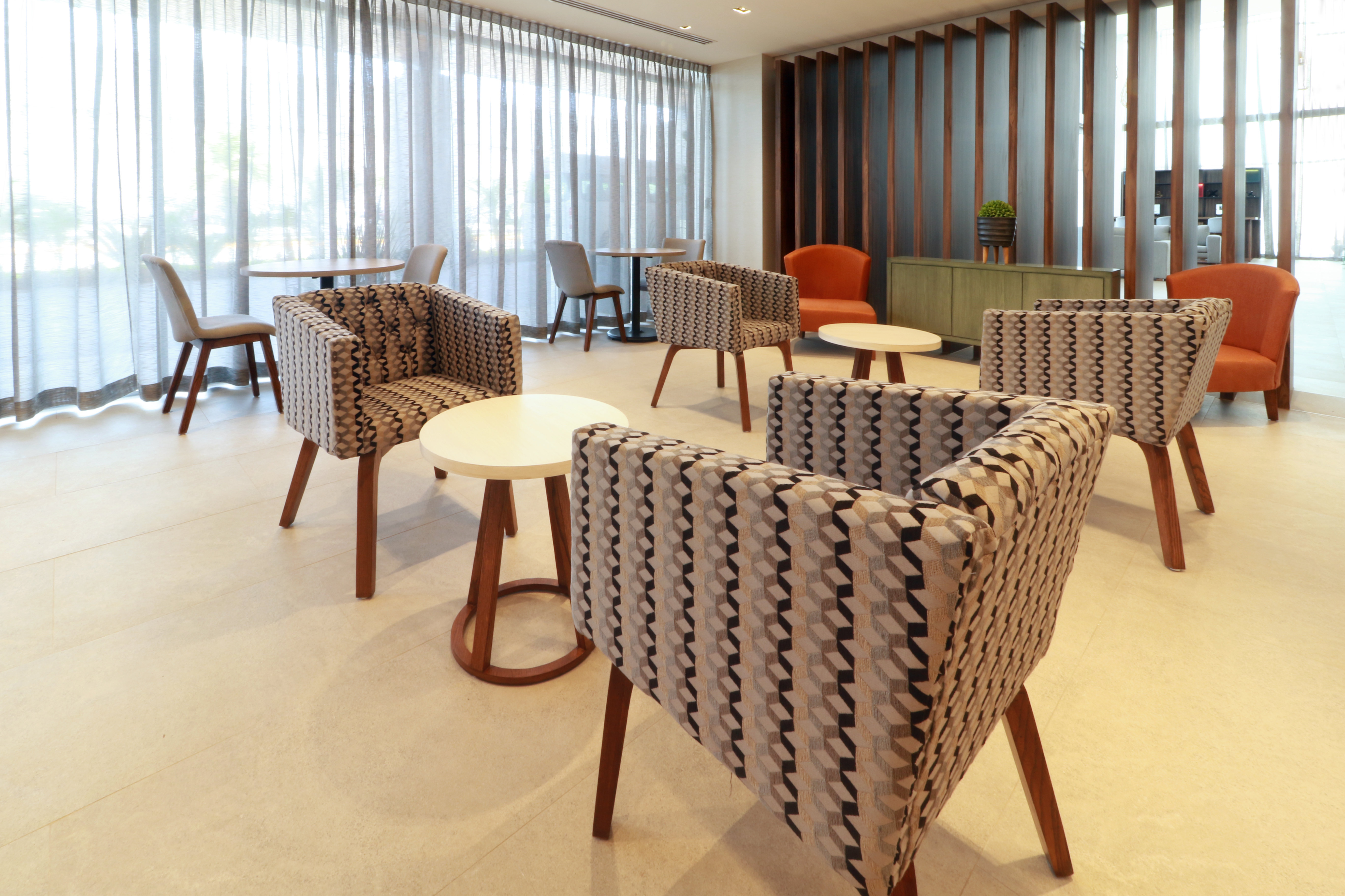 Holiday Inn And Suites Monterrey Apodaca Zona Airport 57/77