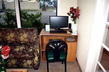 Days Inn by Wyndham Oceanside 37/40