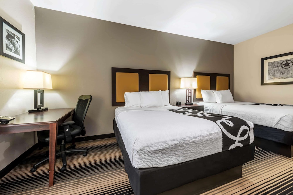 La Quinta Inn & Suites by Wyndham Orange 15/56