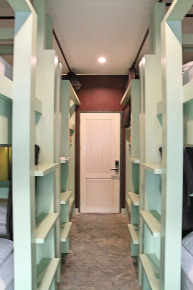 Yoo Yen Pen Sook Hostel 10/64