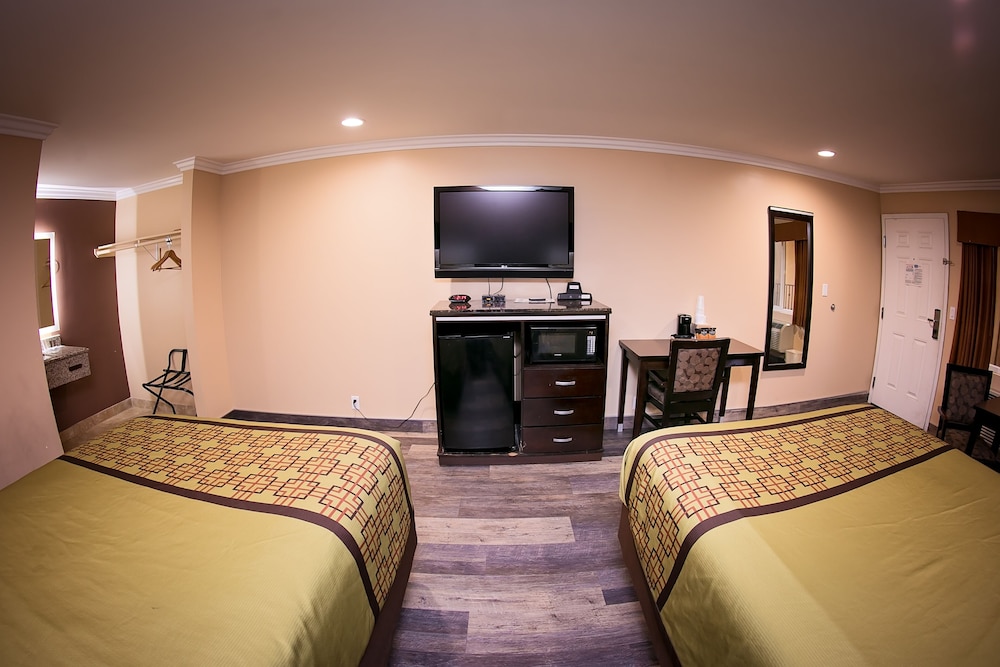 Rodeway Inn & Suites Bellflower 13/33