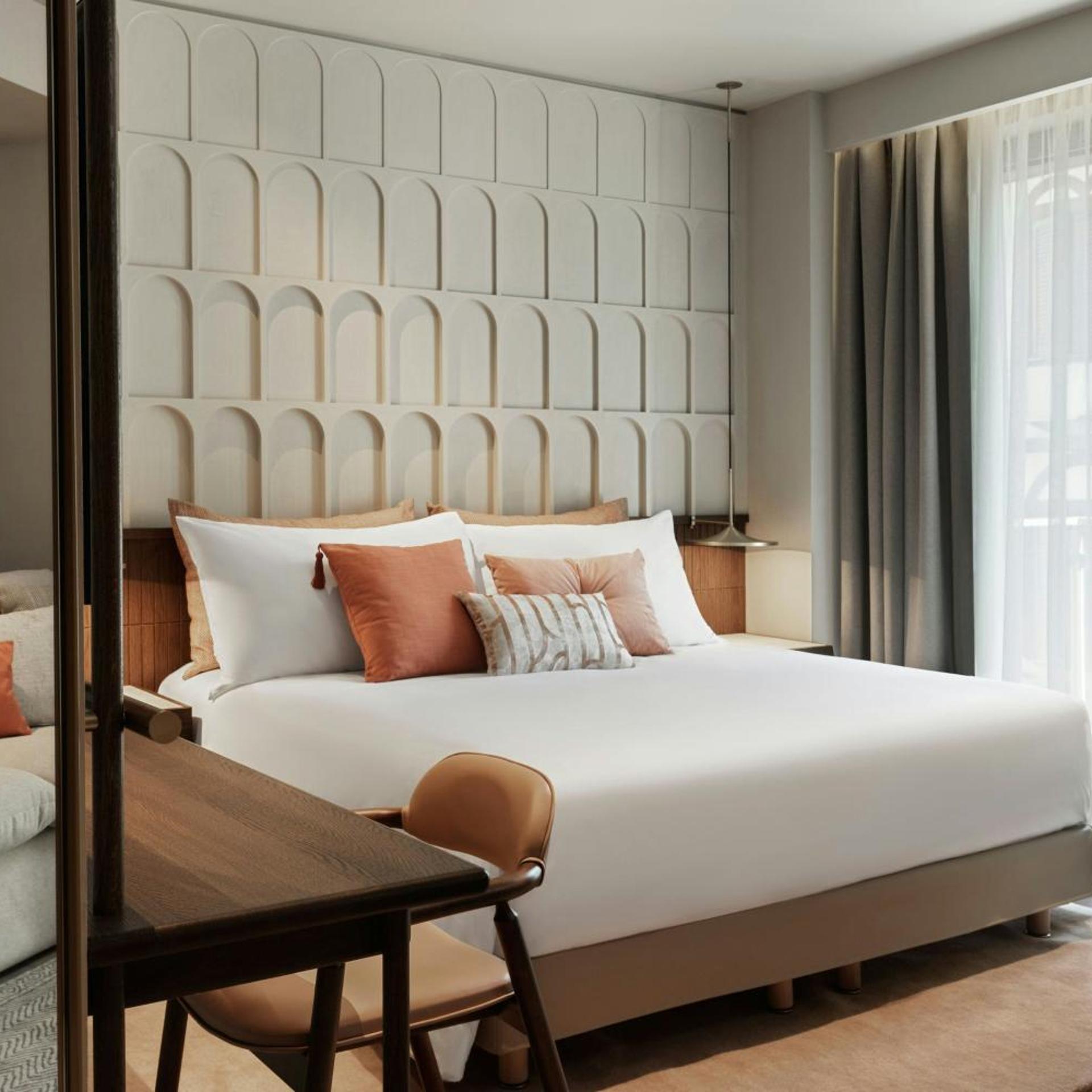 Deluxe, King Bed, City or Urban View, Sofa