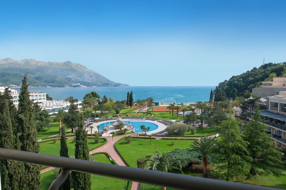 Iberostar Waves Bellevue 63/74