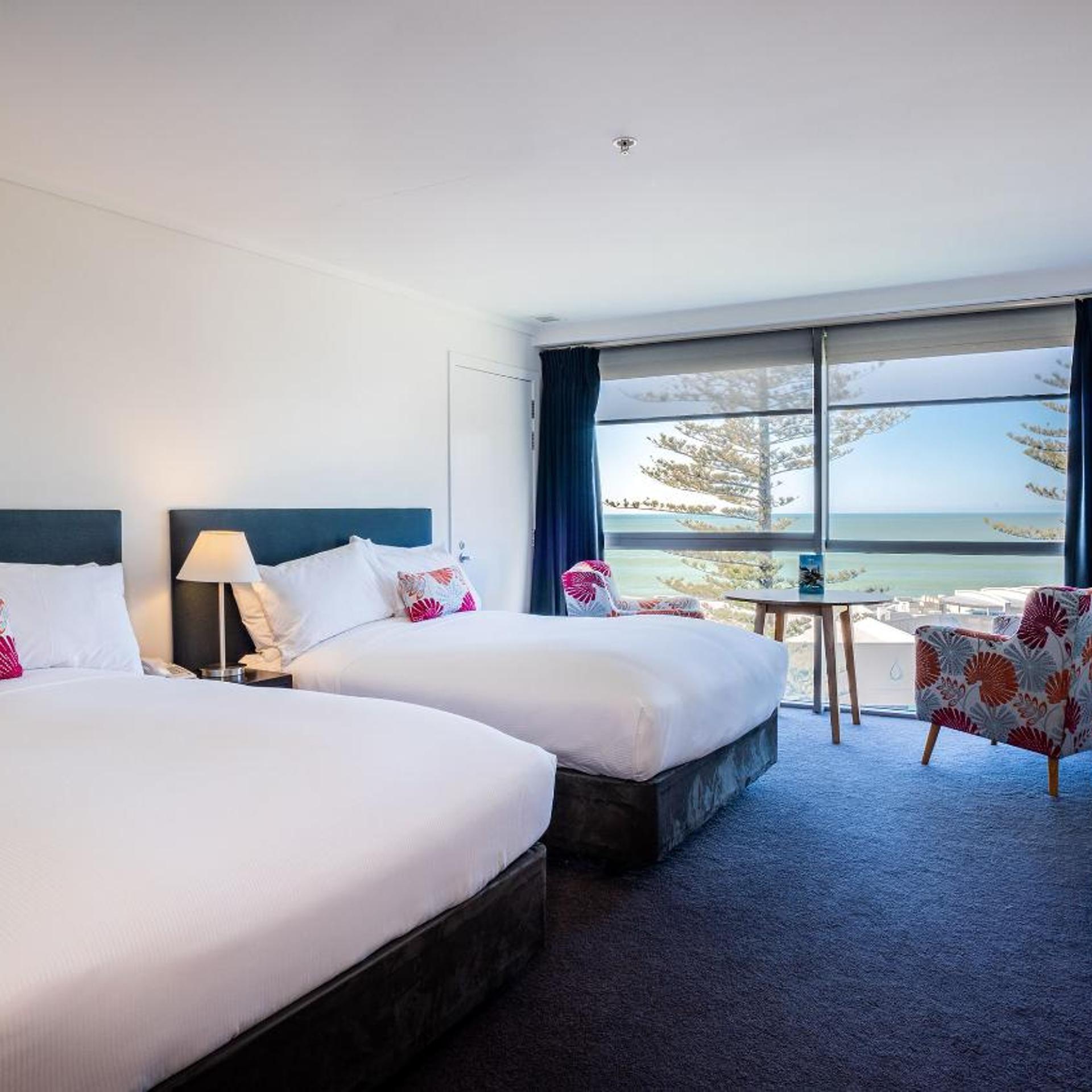 Pacific, Superior, Twin Beds, with View