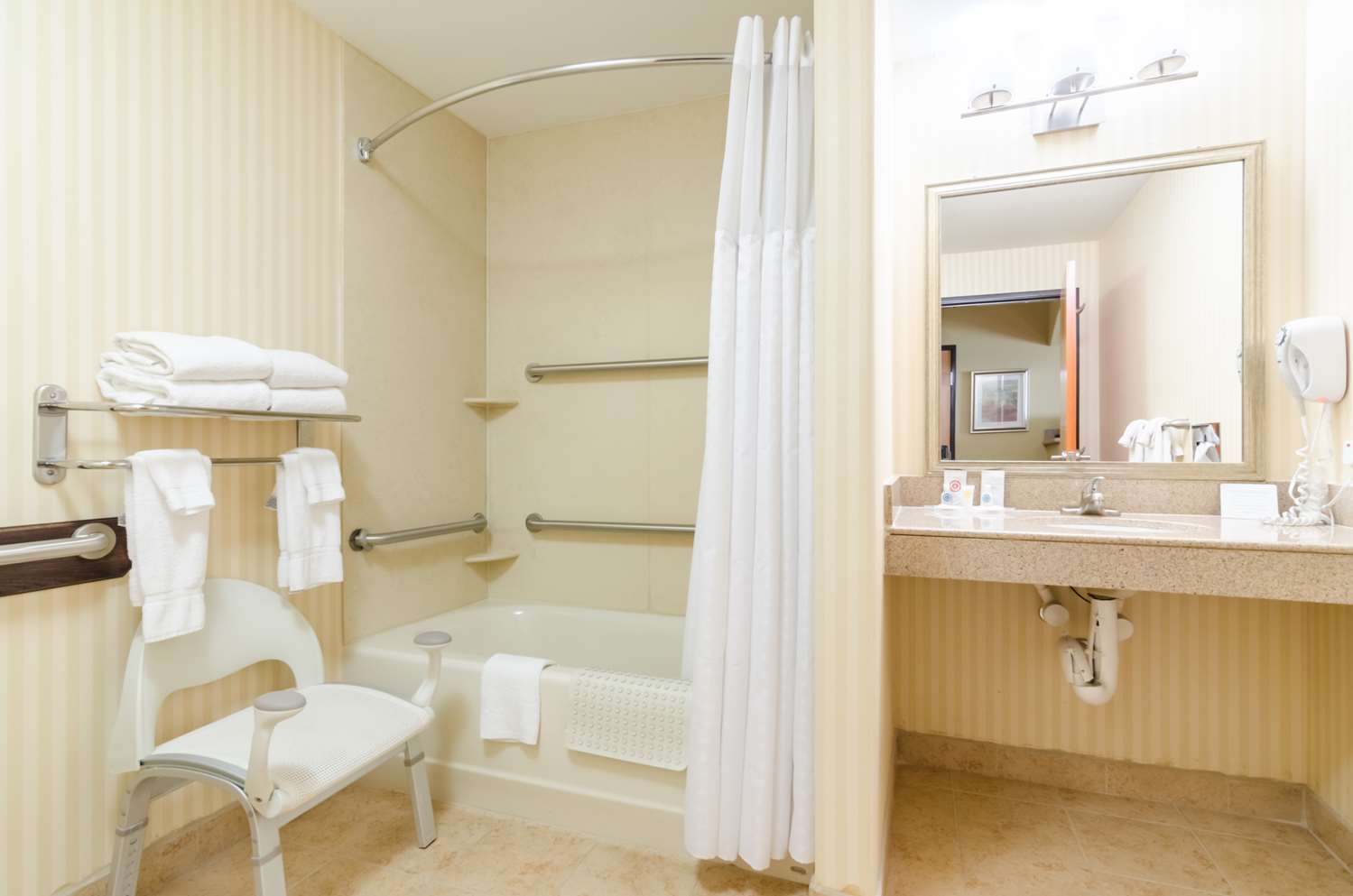 Comfort Suites Salina 44/44