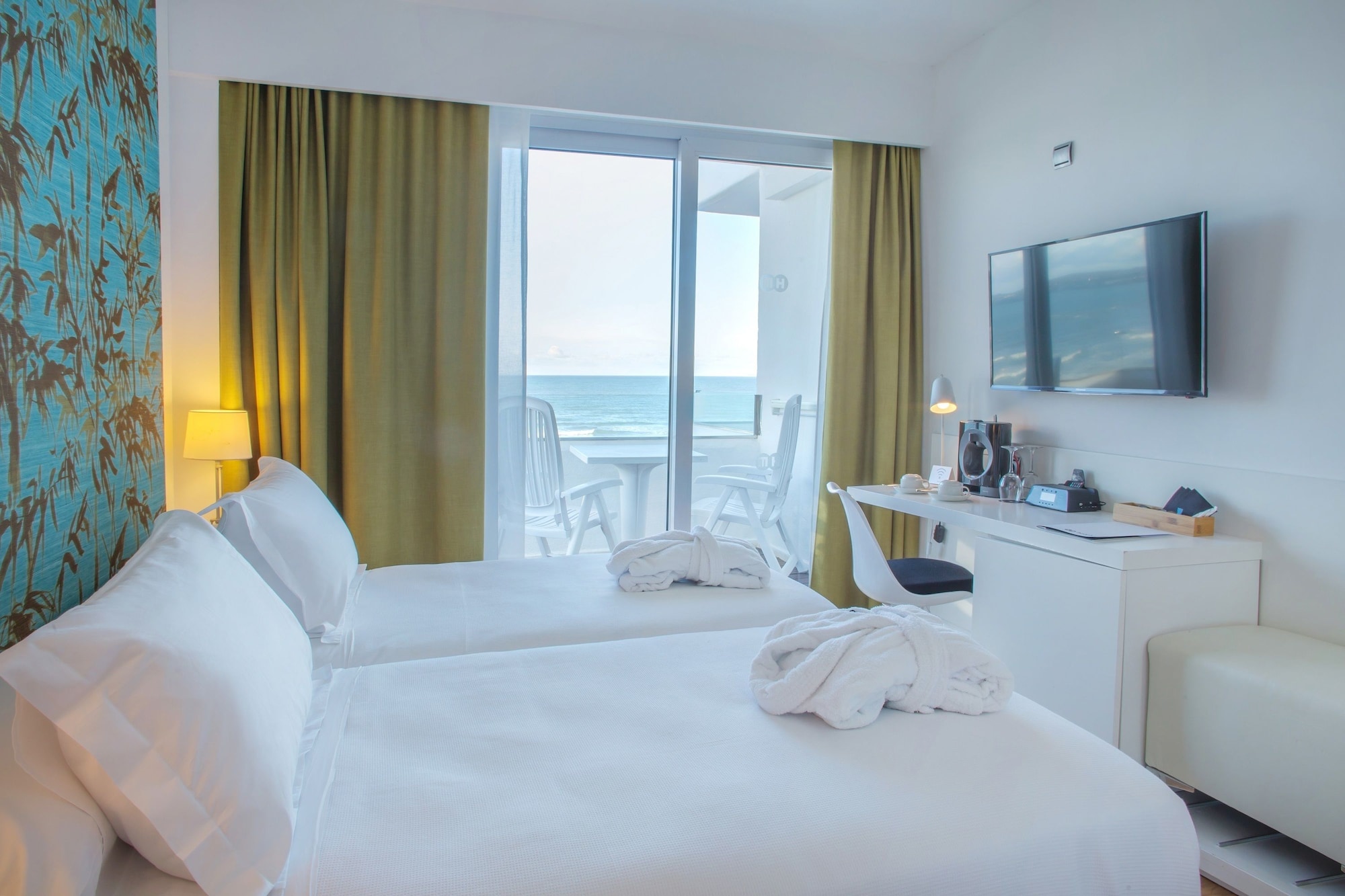 PREMIUM, TWIN BEDS, SEA VIEW, BALCONY