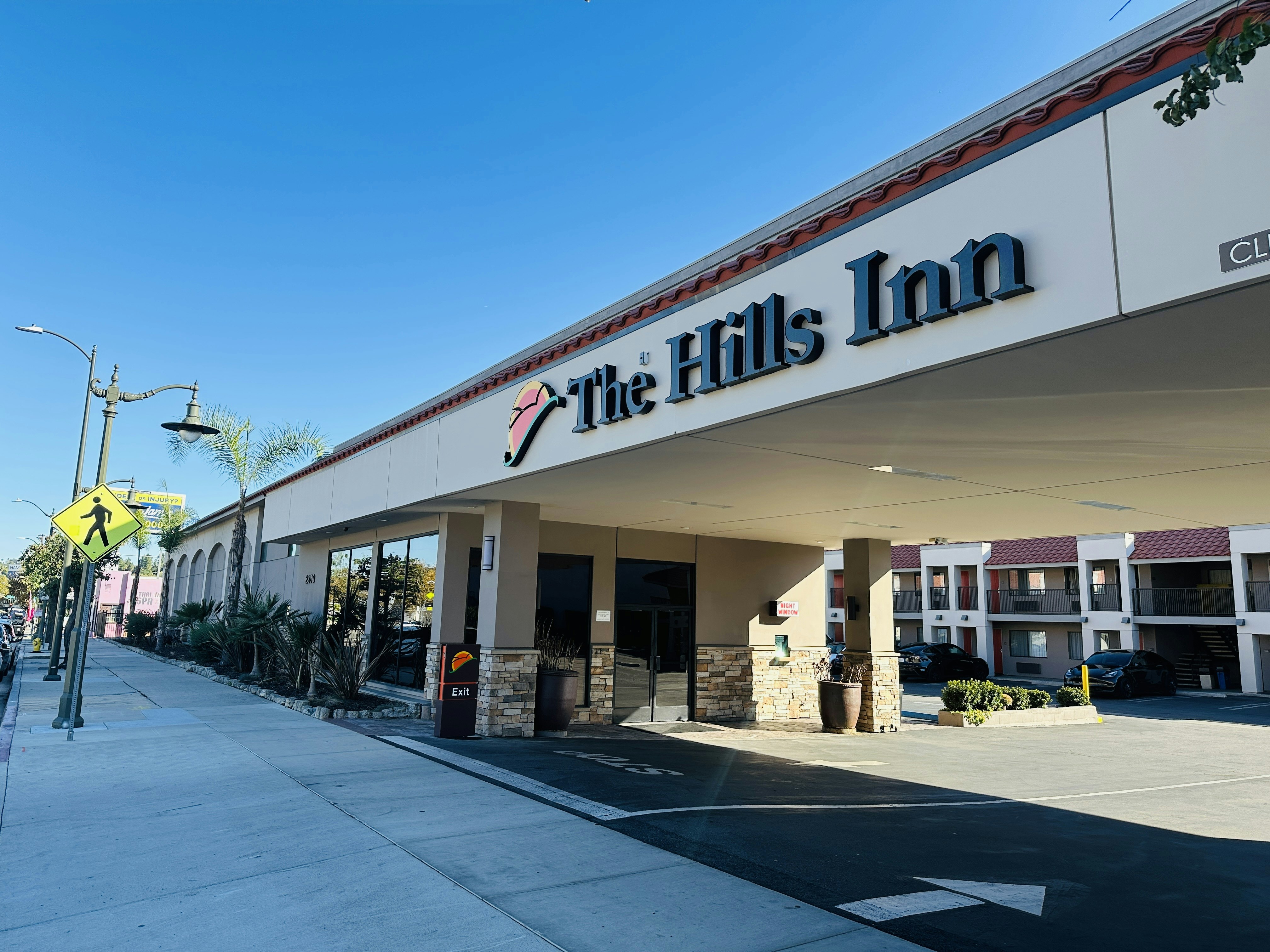 The Hills Inn Eagle Rock 3/55