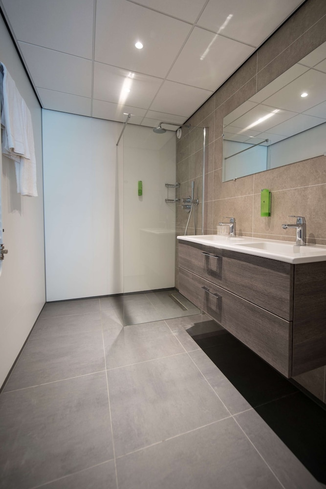 GOLDEN TULIP ZOETERMEER - DEN HAAG 4/64