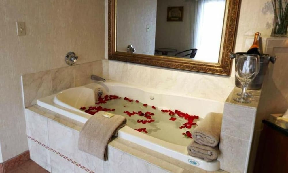 Cedar Park Whirlpool Suites 37/61