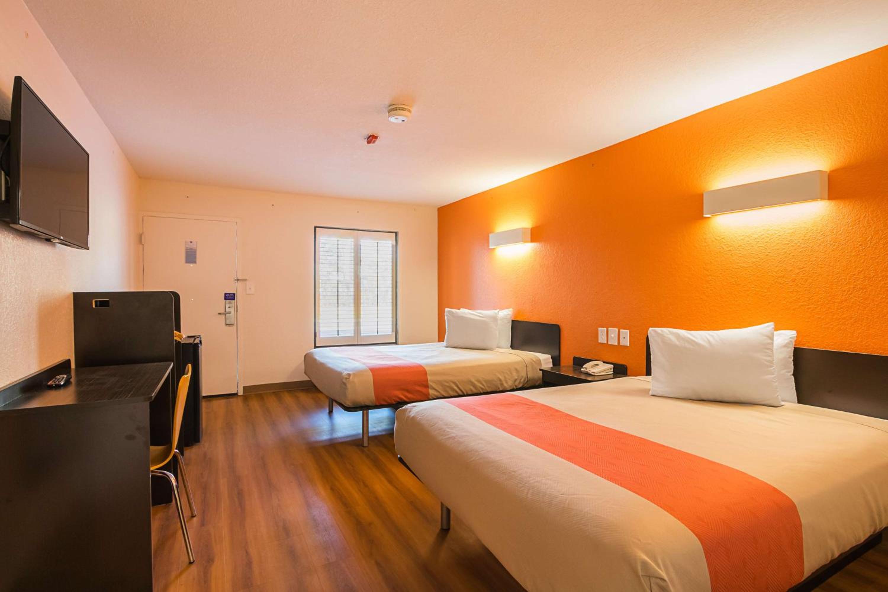 2 Queen Beds Non-Smoking