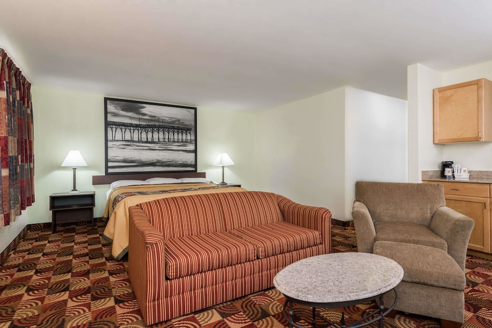 Super 8 by Wyndham Fayetteville 31/39