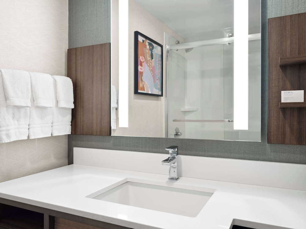 Evolution, King Bed، Hilton Garden Inn Bloomington, IN 10/10