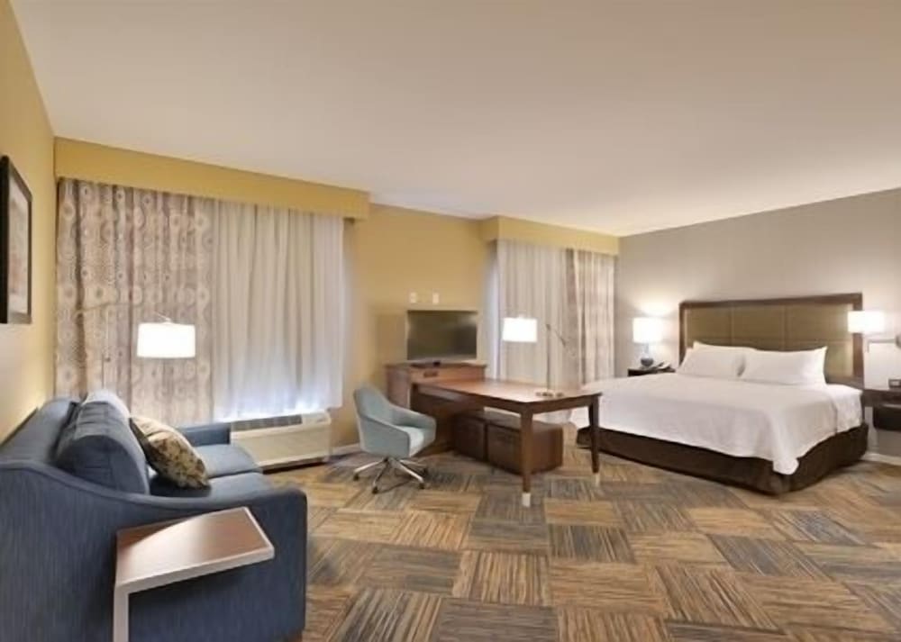 استوديو بسرير كينج مع أريكة لذوي الإعاقة، Hampton Inn Fond du Lac 5/9