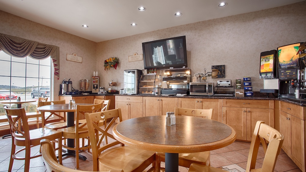 Best Western Club House Inn & Suites 31/34